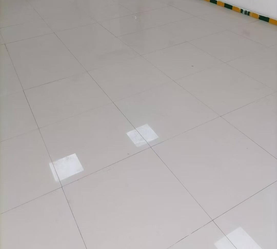 林德纳防静电地板：现代空间的隐形安全屏障与技术创新