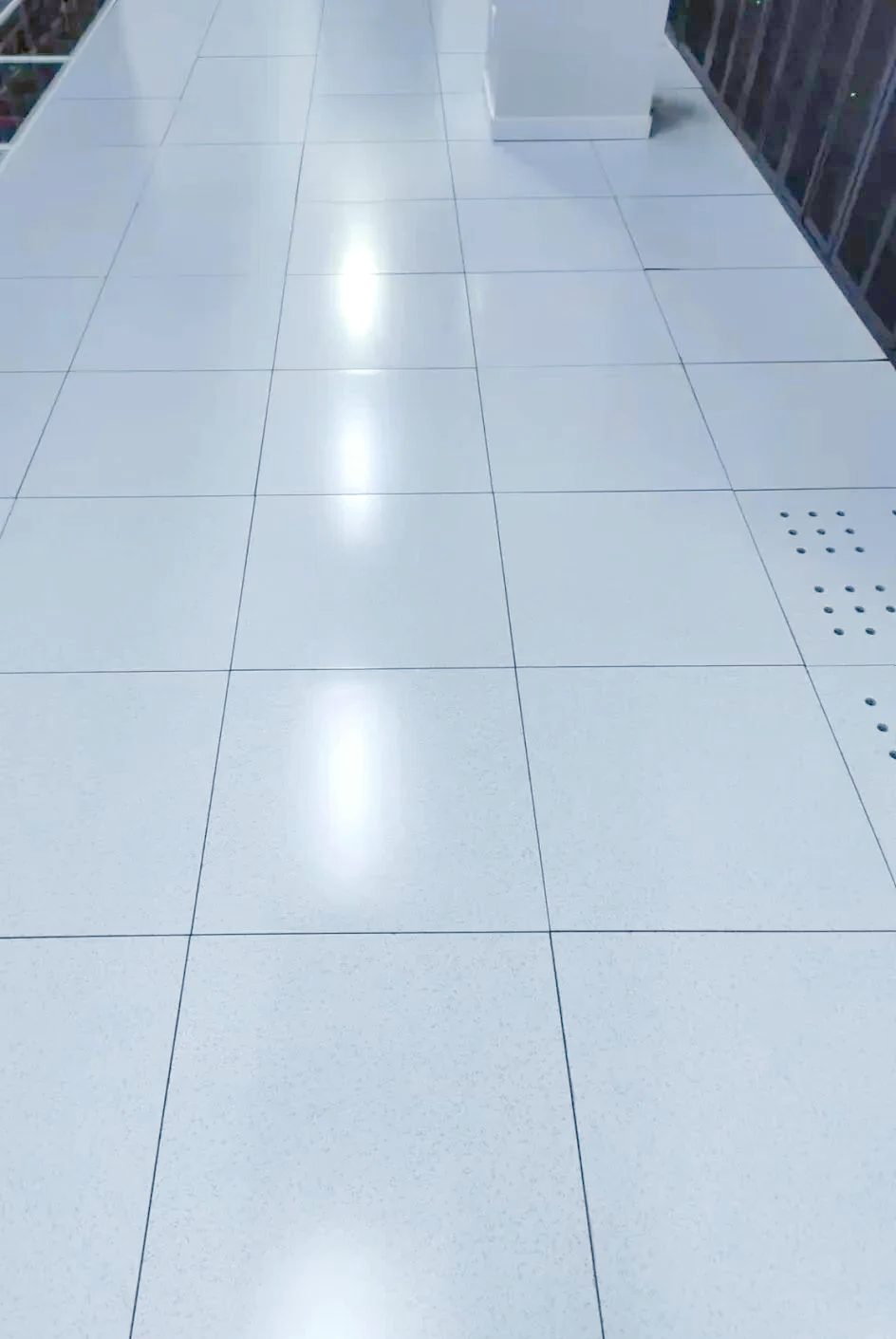 林德纳陶瓷防静电地板：工业空间静电防护的高性能解决方案